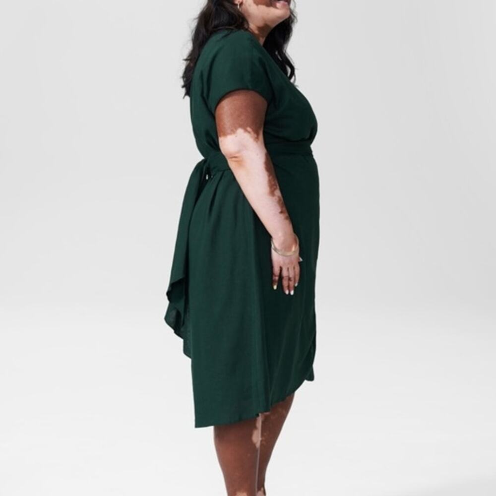 Universal Standard Tracy Linen Wrap Dress in Forest Green Hi Low Tulip Hem - Picture 5 of 9